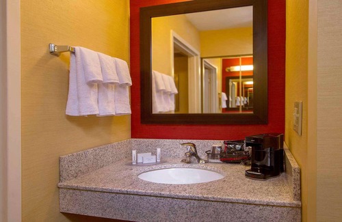 Durham Hotel | Super Value Accommodations! 4 Units W/FREE Parking, Pets Allowed, Pool!
