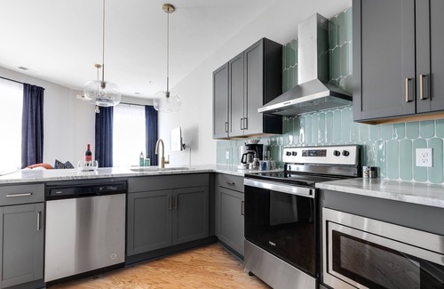 Church Hill Apartment | Super Walkable 2-bedroom w/5-Star Finishes!