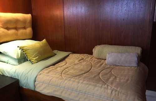Southampton City Centre Boat Rental | Super Yacht Temptation with a Hot Tub Jacuzzi on the South Coast UK