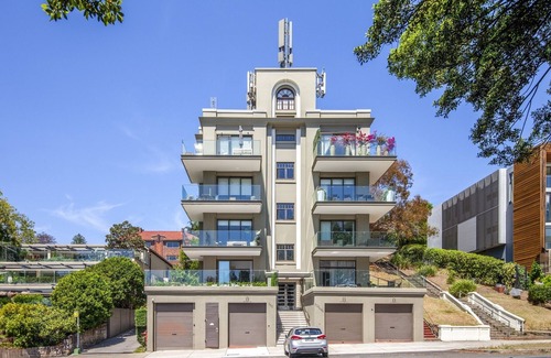 Rose Bay Apartment | Superb 2-Bed Apartment Facing Rose Bay Marina