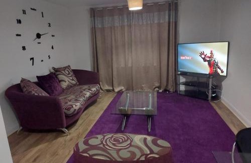 Fairfield Apartment | Superb 2 bedroom flat, sleeps 6