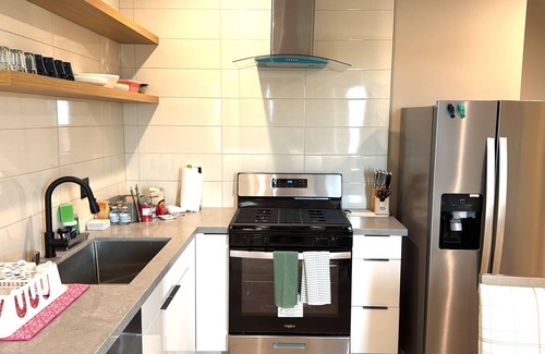 Boyle Heights Hotel | Superb 3-bedroom Apt in vibrant Los Angeles