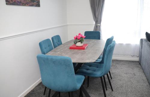 Stafford Apartment | Superb 3 Bedroom flat in Stafford