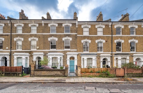 Ferndale Apartment | Superb 4-bedroom house w/private garden in Clapham