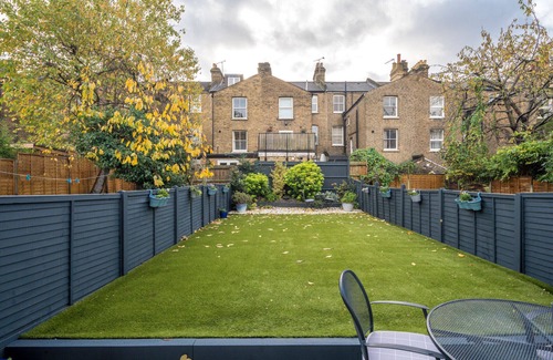 Ferndale Apartment | Superb 4-bedroom house w/private garden in Clapham