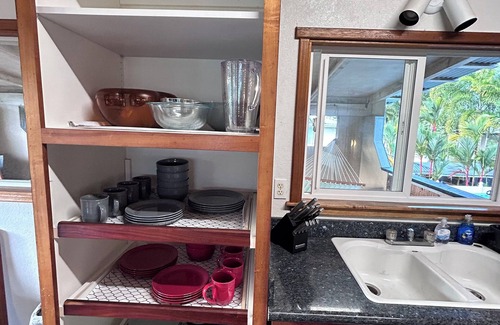 Hilo House | Superb 5-bedroom house in charming Hilo. Near mall, restaurants, and beaches.