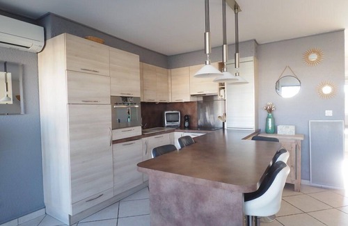 Le Grau-Du-Roi Apartment | SUPERB air-conditioned MARINA, sleeps 6 with parking!