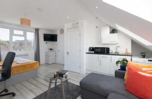 South Harrow Apartment | Superb Apartment with parking