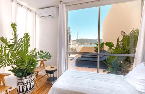 La Faviere Apartment | Superb apartment on the port of Favière