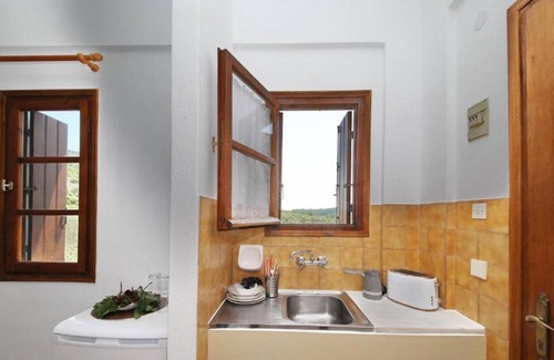 Stafylos Apartment | Superb apartment in Stafylos with balcony
