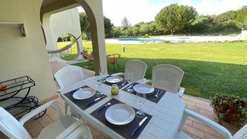 Alagoas Apartment | Superb apartment with patio and direct access to pool