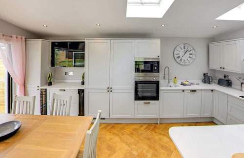 Laceby Ski Chalet | Superb bespoke lodge with two bedrooms sleeping up to four people.