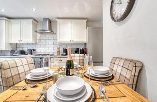 Bridgnorth House | Superb Bridgnorth House with Parking & Garden Perfect for Families and Business - Sleeps 6 by PureStay