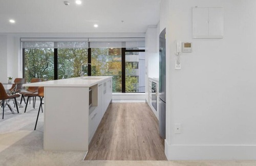 Grafton Apartment | Superb Central City Apt | Sea- Park-Street Views