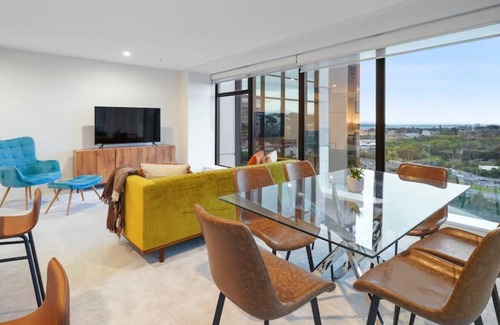 Grafton Apartment | Superb Central City Apt | Sea- Park-Street Views