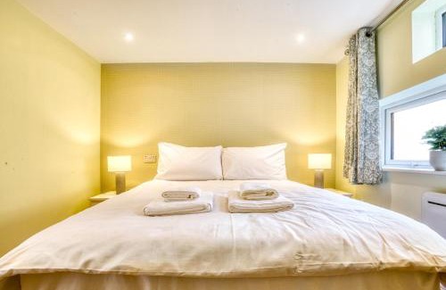 Lincoln Apartment | Superb City Center 2 Bed Apartment Free Wifi