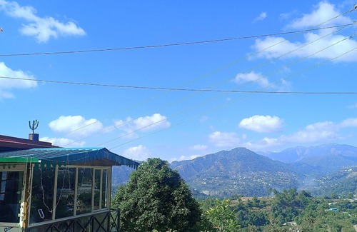 Bhimtal Cottage | Superb cottage with lake view & WiFi in Naukluchiatal