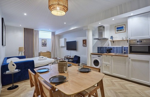 Quartier du Mail Apartment | Superb Duplex Apartment Center of Paris