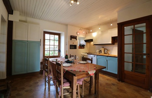 Bezenac House | SUPERB FAMILY HOUSE OVERLOOKING THE VALLEY IN THE HEART OF THE BLACK PERIGORD