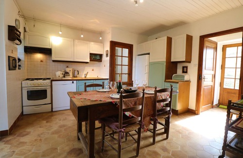 Bezenac House | SUPERB FAMILY HOUSE OVERLOOKING THE VALLEY IN THE HEART OF THE BLACK PERIGORD