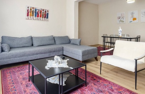 Mecidiyekoy Apartment | Superb Flat Close to Shooping Malls in Mecidiyekoy