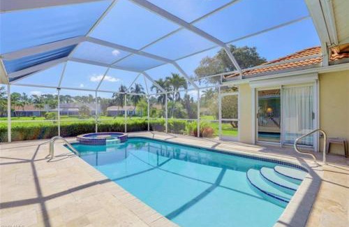 Central Naples Villa | SUPERB LAKESIDE VILLA WITH PRIVATE POOL NAPLES