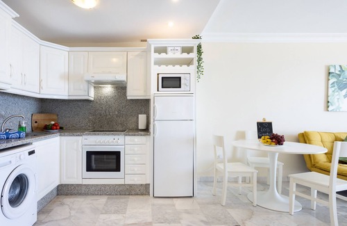 Los Gigantes Apartment | SUPERB LOCATION - PANORAMIC SEA & CLIFF VIEWS - WIFI - SATELLITE TV- SKY TV