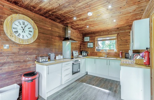 Menai Bridge Ski Chalet | Superb lodge perched on the lake, perfect for romantic breaks.