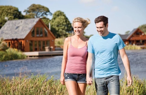 Menai Bridge Ski Chalet | Superb lodge perched on the lake, perfect for romantic breaks.