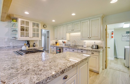 South Snyderville Basin House | Superb Park City Escape w/Deck, Walk to Ski Lift!