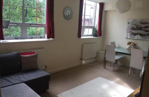 Hanham Apartment | Superb Peaceful 1 bed apartment in St George.