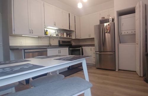 Verdun House | Superb renovated apartment near the metro and the river o