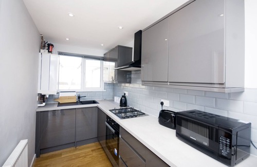Ventnor Cabin | Superb Sea View, all amenities in walking distance, new renovation