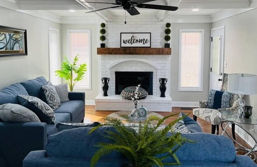 Gladstone House | Superb Spacious 4BR Northland Home