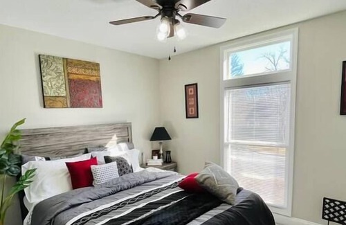 Gladstone House | Superb Spacious 4BR Northland Home