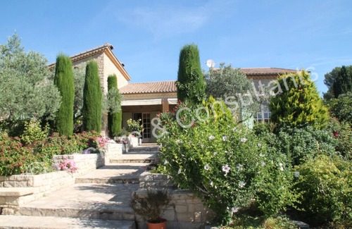 Crillon-le-Brave Villa | Superb stone-built villa with swimming pool