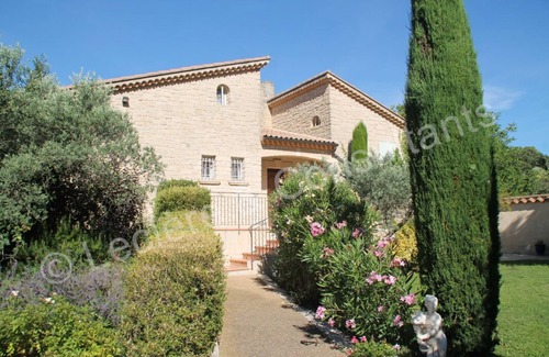 Crillon-le-Brave Villa | Superb stone-built villa with swimming pool