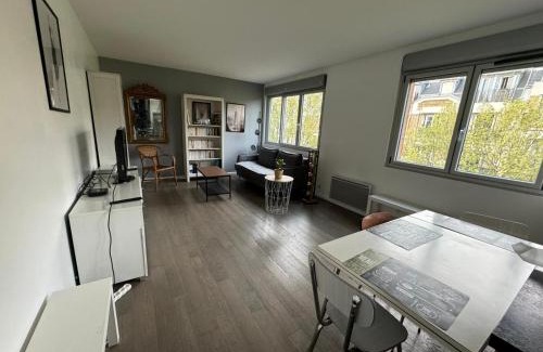 Combat Apartment | Superbe appartement Paris Centre - Buttes Chaumont