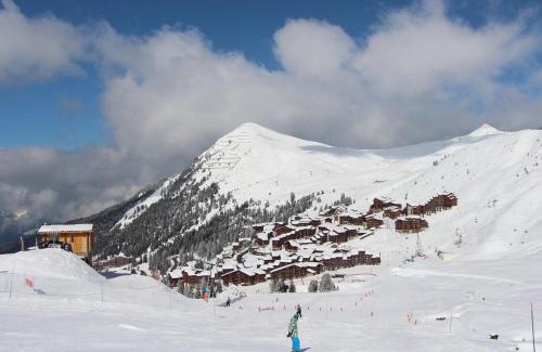 Belle Plagne Apartment | Superbe studio-cabine pour 4 sur les pistes, balcon, casier à skis adjacent, parking - FR-1-455-141