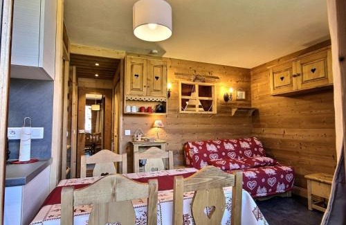 Belle Plagne Apartment | Superbe studio-cabine pour 4 sur les pistes, balcon, casier à skis adjacent, parking - FR-1-455-141