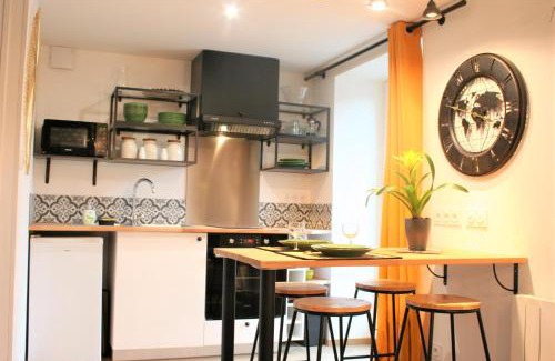 Saint-Brieuc Apartment | Superbe studio entre le port et le centre ville - LIT KING-SIZE, WiFi & NETFLIX gratuit