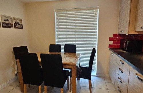 Cribbs Causeway House | Superbly located 3 bedroom luxury house in Cheswick Village
