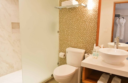 Puerto Juarez Resort | SuperHost! KIDS Eat FREE - VIP Sandos Caracol