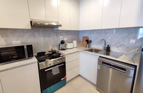 Umm Suqeim 3 Apartment | SuperHost - Luxury Apt Amidst Lush Greens in Madinat Jumeirah
