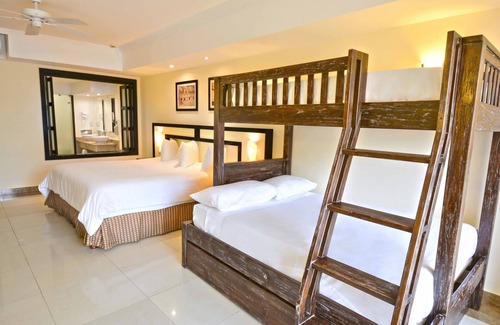 Playacar Zona Hotelera Resort | SuperHost Sandos Playacar Kids Eat FREE