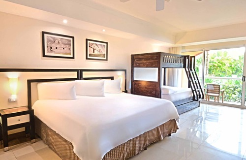 Playacar Zona Hotelera Resort | SuperHost Sandos Playacar Kids Eat FREE