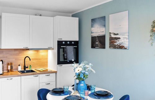 Ruhrort Apartment | Superior 2-zimmer 36qm Kingsize Boxspring 55' TV Home-office 11min Hbf