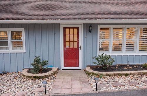 Forest Grove House | Superior Guest Room w Hot Tub w Outdoor view