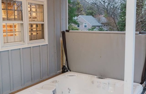 Forest Grove House | Superior Guest Room w Hot Tub w Outdoor view