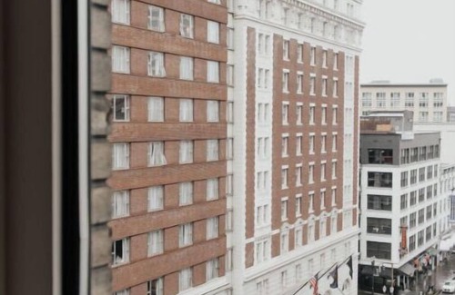 Downtown Portland Apartment | Superior King | Global Fusion + Tailored Luxury